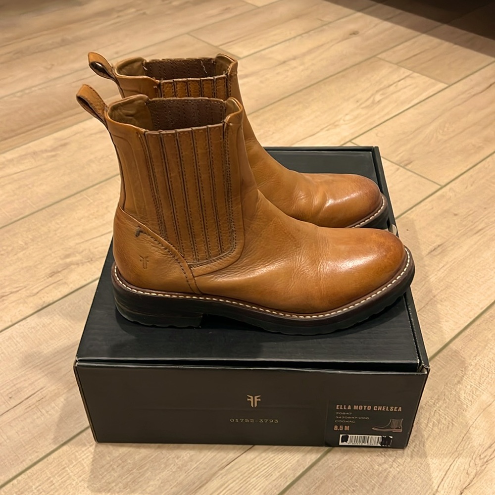 Frye Ella Moto Chelsea boot